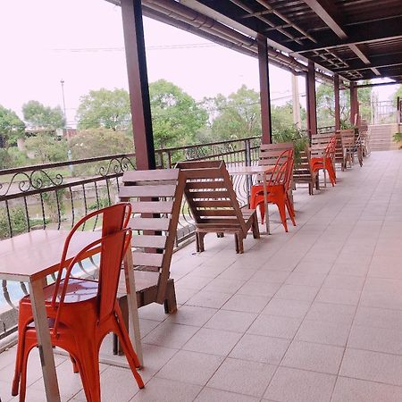Artisan Hostel Toucheng Bagian luar foto