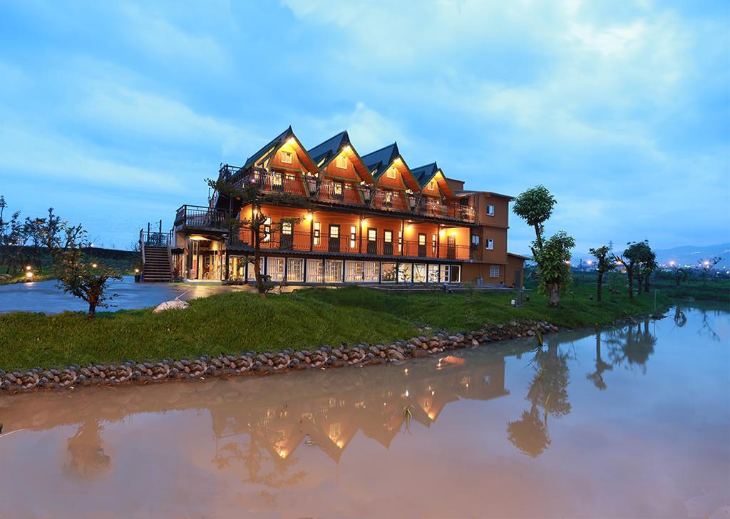 Artisan Hostel Toucheng Bagian luar foto