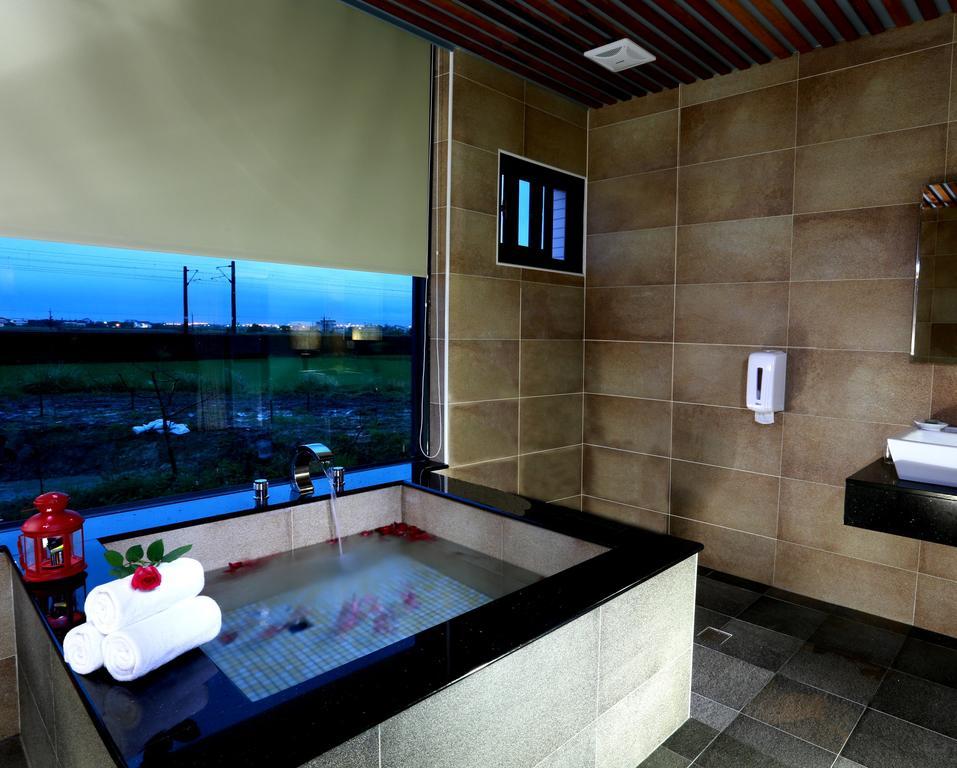 Artisan Hostel Toucheng Bagian luar foto