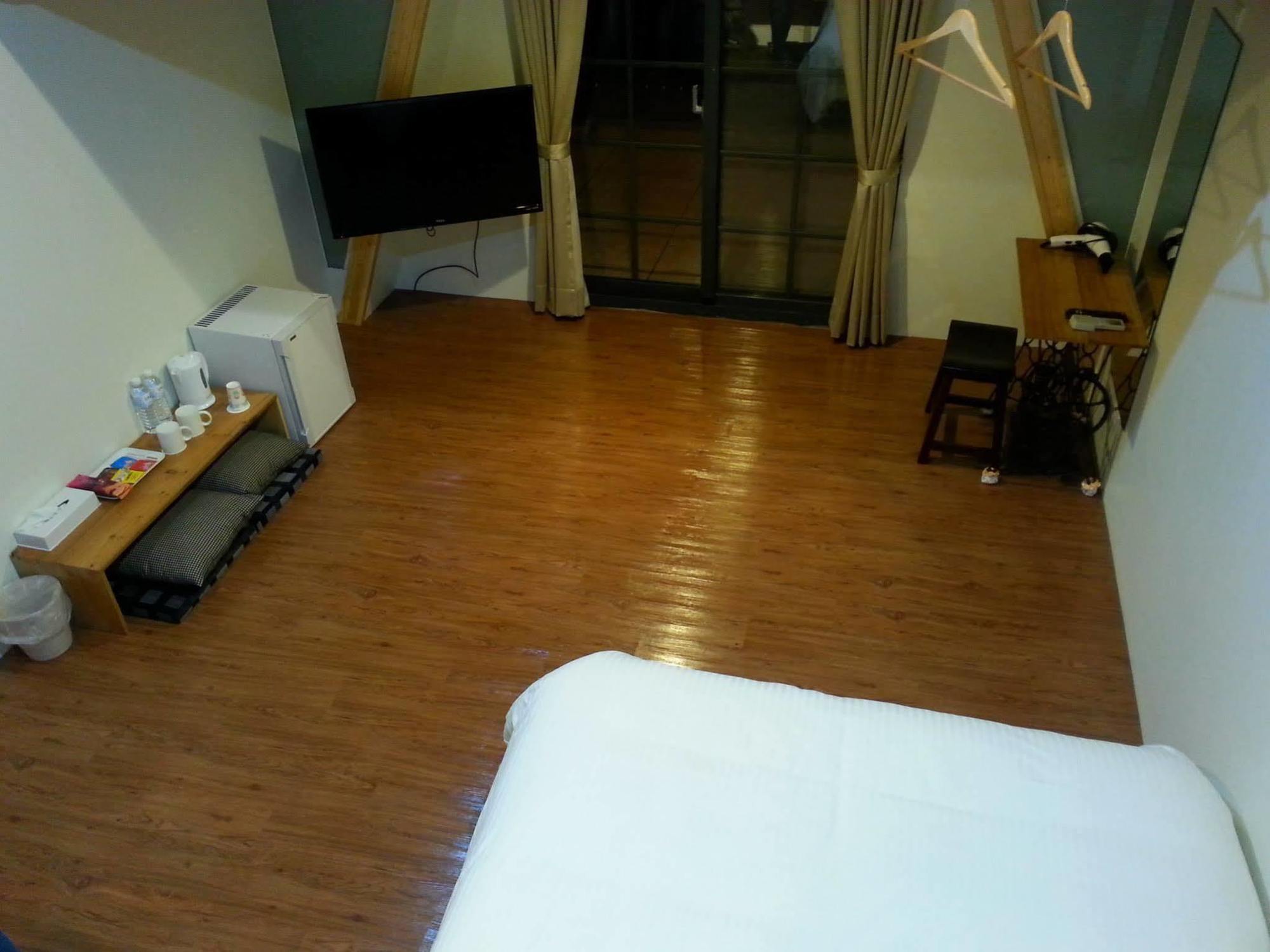 Artisan Hostel Toucheng Bagian luar foto